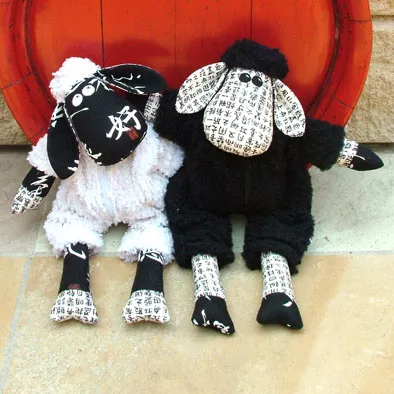 black-sheep-white-sheep Black Sheep, White Sheep?