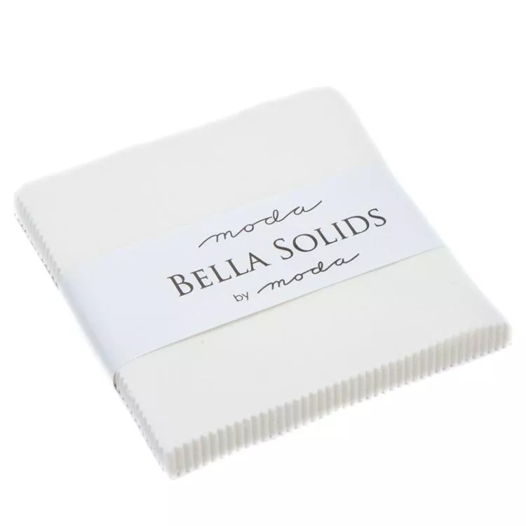 Charm Pack Bella Solid Off WhiteModa 9900PP-200