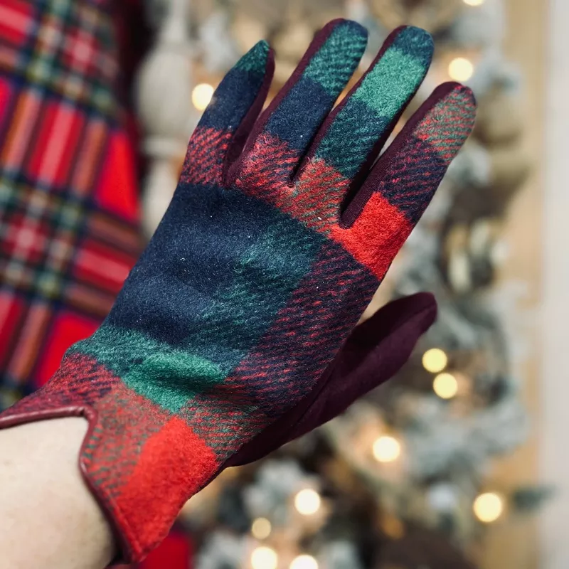 red-navy-blue-green-plaid-touchscreen-gloves Red, Navy Blue, and Green Plaid Touchscreen Gloves